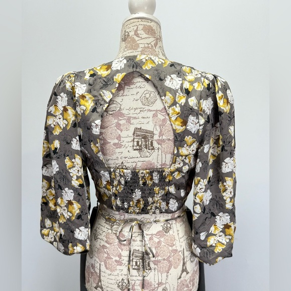 ASTR the LABEL Gray and yellow floral surplice puff sleeve crop top size XS - Picture 4 of 11
